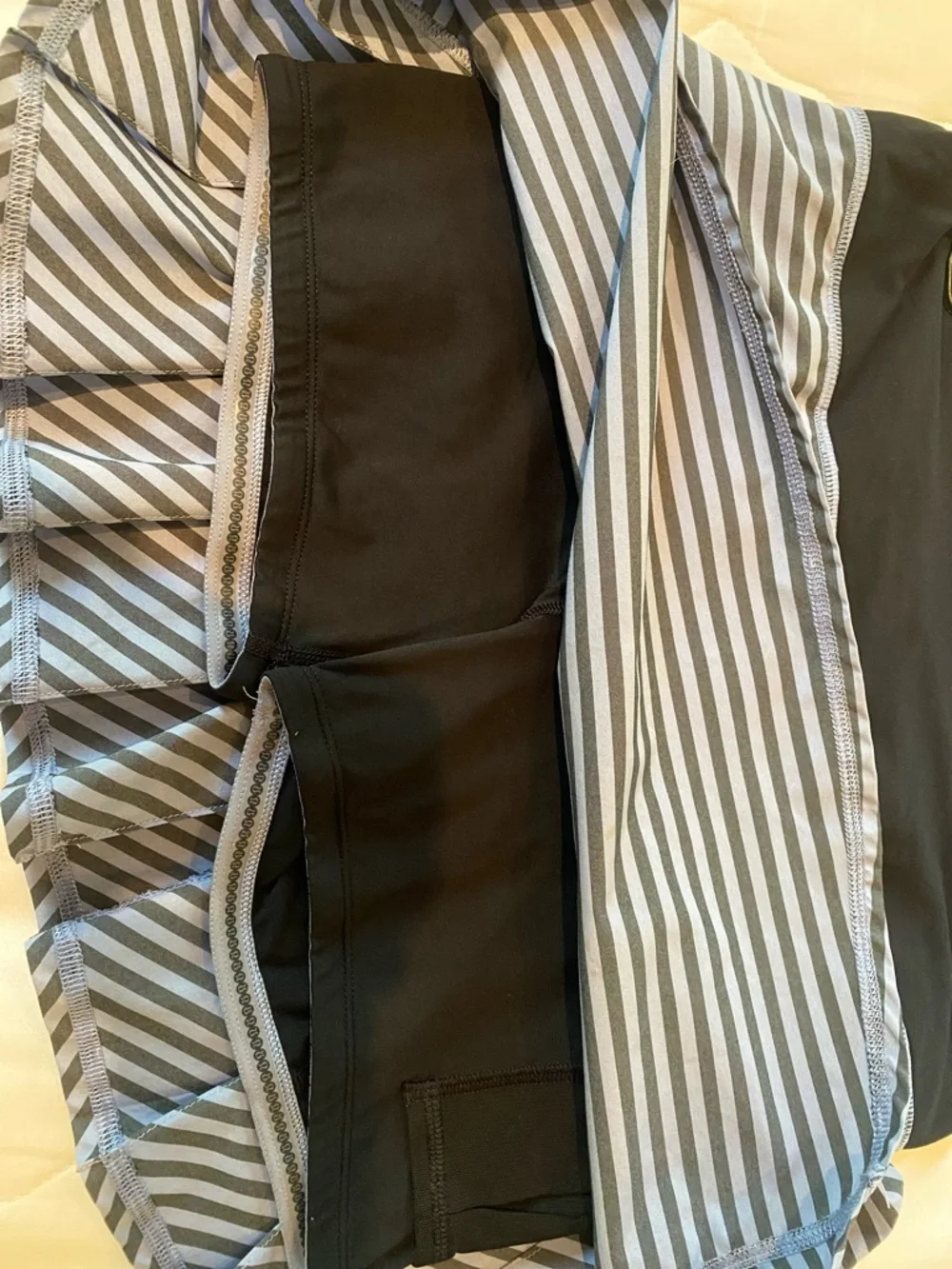 Rare Lululemon pacesetter skirt, blue and black striped - size 6 tall - Picture 4 of 4